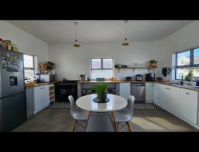 4 BEDROOM HOUSE FOR SALE IN GOLDEN MILE